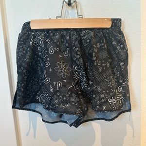 ALO, Paisley “Stride” Short, barely worn, size Small